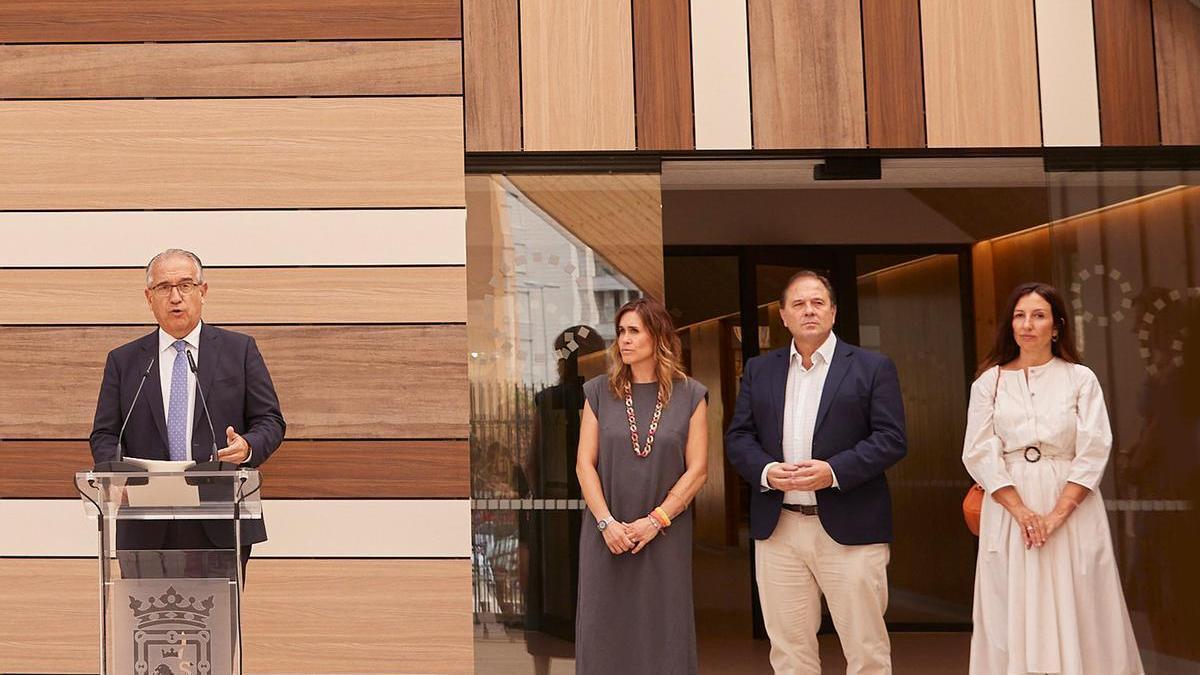 Ana Sesma, primera por la derecha, en la inauguración del curso escolar 22/23 de las Escuelas Infantiles