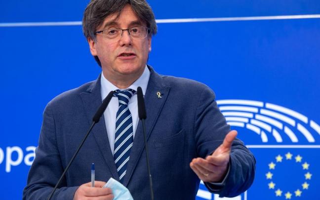 El catalán Carles Puigdemont dando una rueda de prensa en el Parlamento Europeo en Bruselas. El catalán Carles Puigdemont dando una rueda de prensa en el Parlamento Europeo en Bruselas.