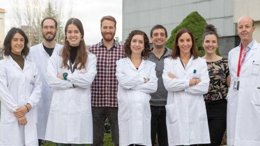 De izquierda a derecha: Sarai Sarvide, Patxi San Martín, Nerea Berastegui, Guillermo Serrano, Teresa Esponda, Mikel Hernáez, Paula García, Amaia Vilas y Felipe Prósper, investigadores en Hemato-Onocología de Cima y Cl&ia