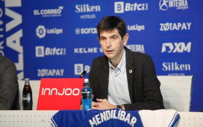 Alfonso Fernández de Trocóniz, durante la presentación de Mendilibar. Alfonso Fernández de Trocóniz, durante la presentación de Mendilibar.