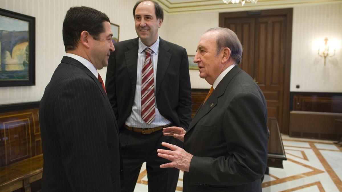 Querejeta, junto a Eduardo Portela, anterior presidente de la ACB