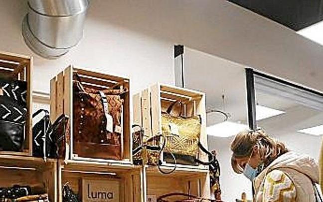 Un puesto de la feria. Foto: | N.G.