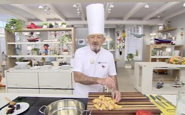 Karlos Arguiñano habla de la importancia de comprar productos locales en 'Cocina Abierta'. Karlos Arguiñano habla de la importancia de comprar productos locales en 'Cocina Abierta'.