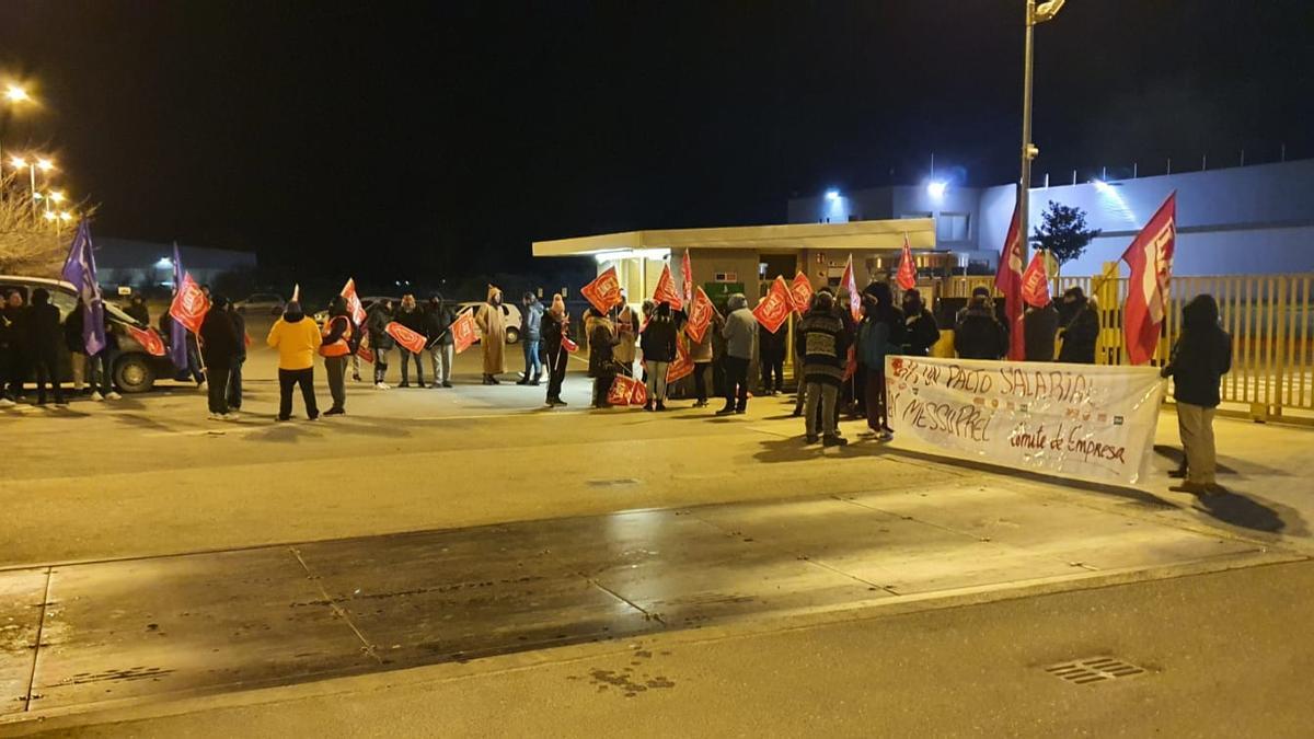 Concentración en la madrugada de este lunes.