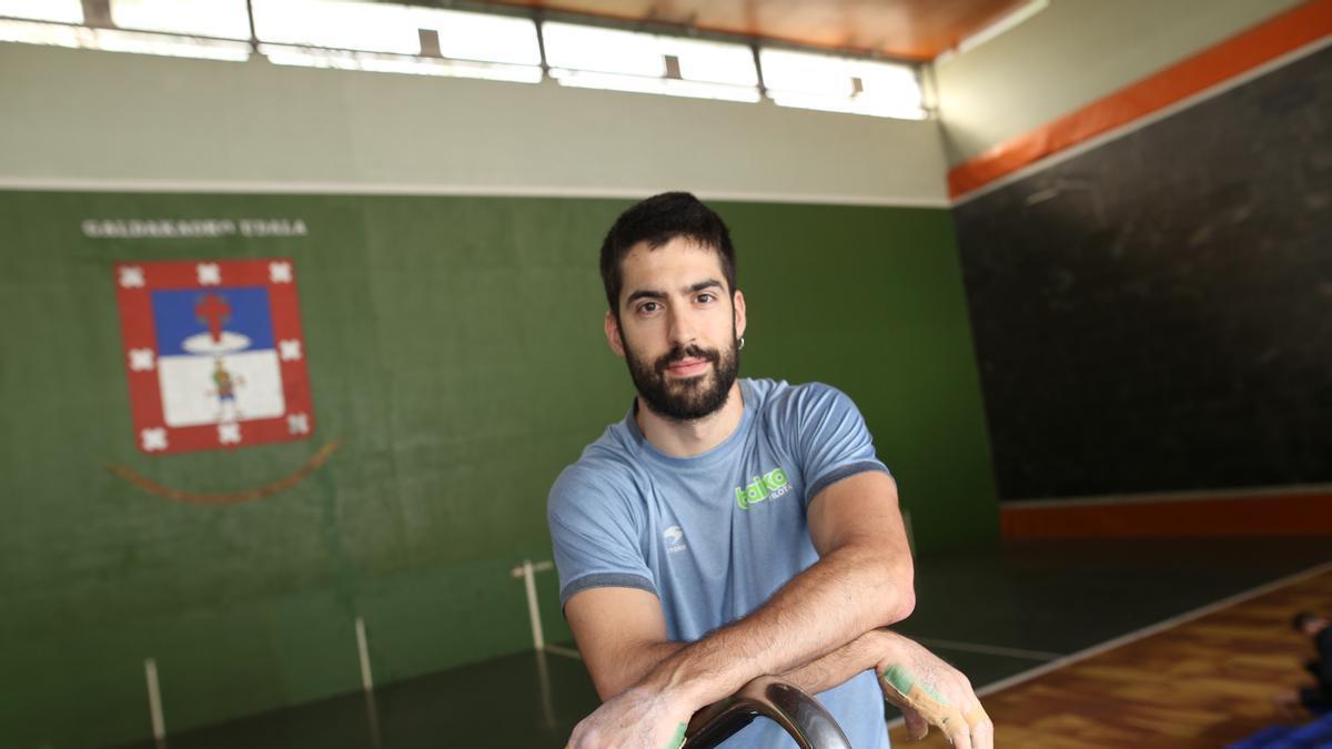 Mikel Larunbe, en el frontón de Galdakao.