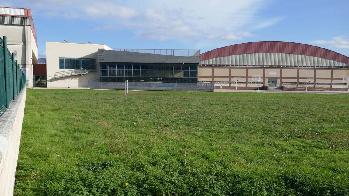 La pista de tenis se construirá junto al complejo deportivo Zelandi.