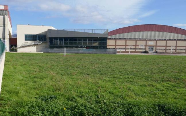 La pista de tenis se construirá junto al complejo deportivo Zelandi.