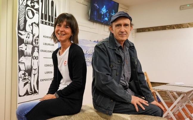 Librería Zuloa. Presentación del videoclip 'Hala ere' de la canción dedicada al barco de salvamiento humanitario 'Aita Mari'.Participan Izaskun Arriaran y Mikel Telleria Librería Zuloa. Presentación del videoclip 'Hala ere' de la canción dedicada al barco de salvamiento humanitario 'Aita Mari'.Participan Izaskun Arriaran y Mikel Telleria