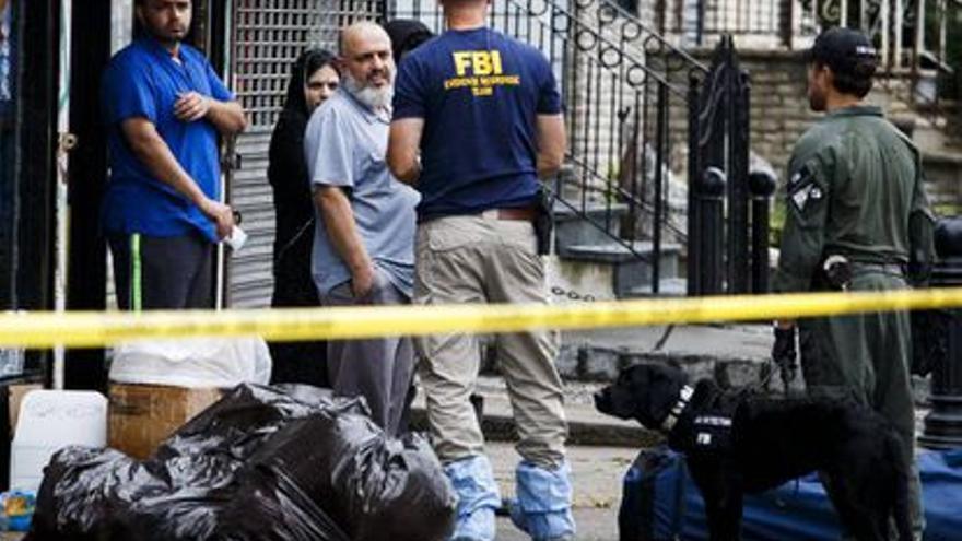 Investigadores del FBI en una calle de Nueva Jersey