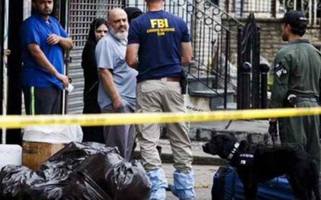Investigadores del FBI en una calle de Nueva Jersey Investigadores del FBI en una calle de Nueva Jersey