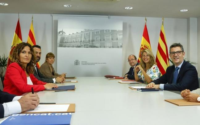 Joan Ignasi Elena, Laura Vilagrà, Roger Torrent y Natàlia Garriga formaron la delegación del Govern; Isabel Rodríguez, Félix Bolaños, Yolanda Díaz y Miquel Iceta, la de Moncloa. Joan Ignasi Elena, Laura Vilagrà, Roger Torrent y Natàlia Garriga formaron la delegación del Govern; Isabel Rodríguez, Félix Bolaños, Yolanda Díaz y Miquel Iceta, la de Moncloa.