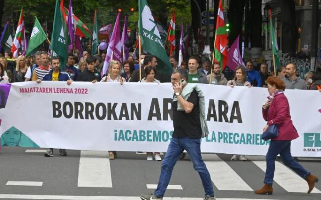 Pancarta de la manifestación de ELA en Bilbao, con Mitxel Lakuntza a la cabeza.