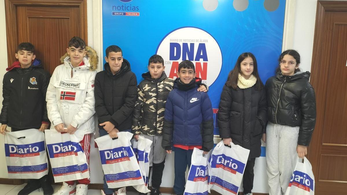 Los alumnos de DBH 2°B de Zabalgana han visitado la redacción de DNA