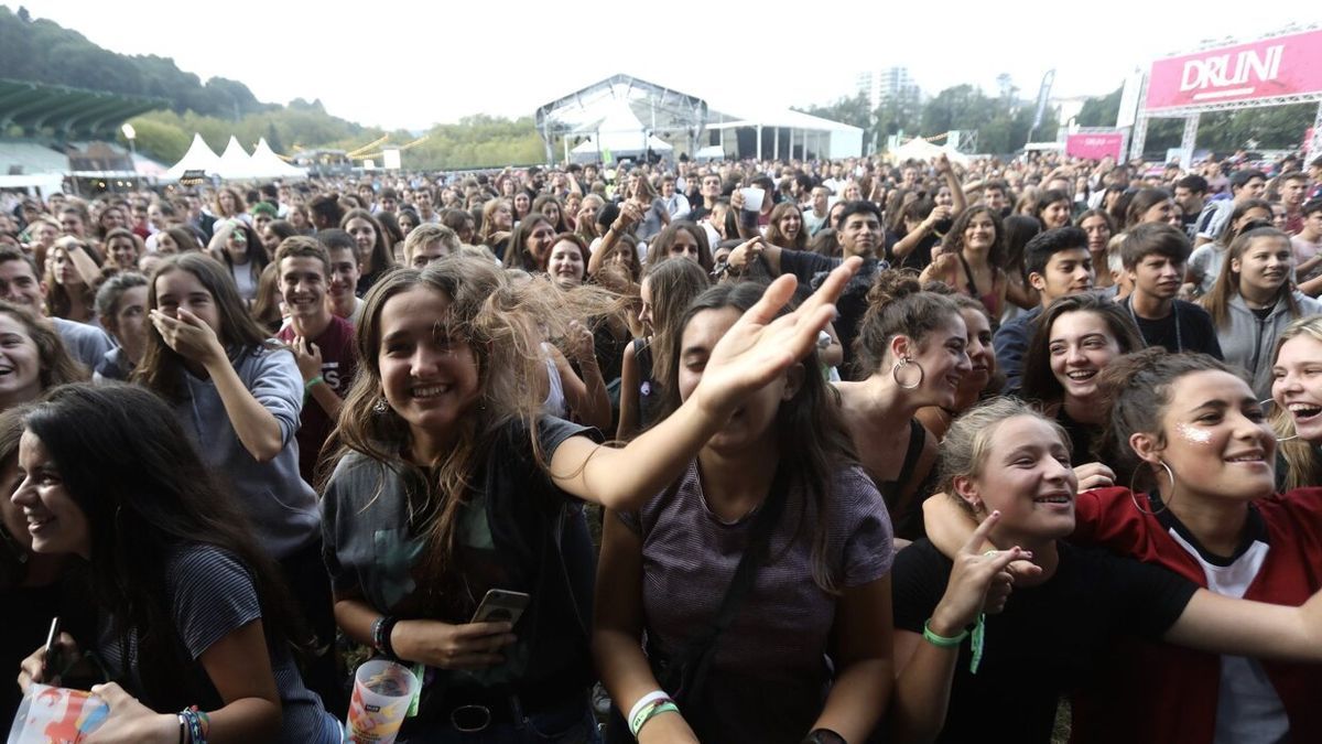 Miles de personas disfrutan de un concierto en la edición anterior del festival.