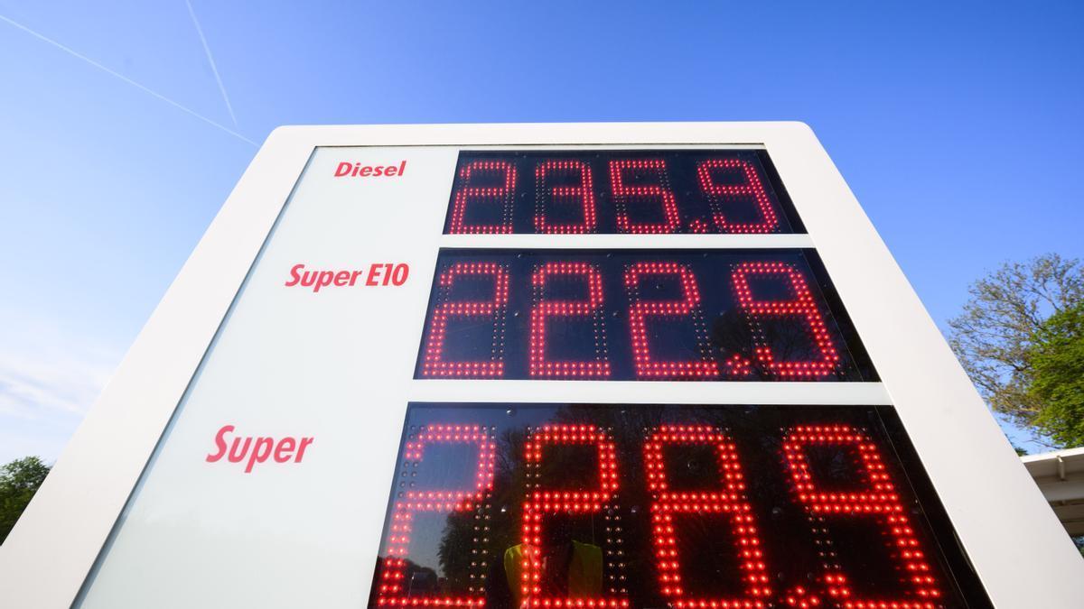 Imagen de los precios de los carburantes en una gasolinera rusa.
