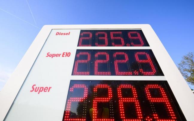 Imagen de los precios de los carburantes en una gasolinera rusa.