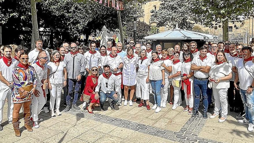 Diversas autoridades forales y locales se acercaron ayer hasta la localidad ribera.