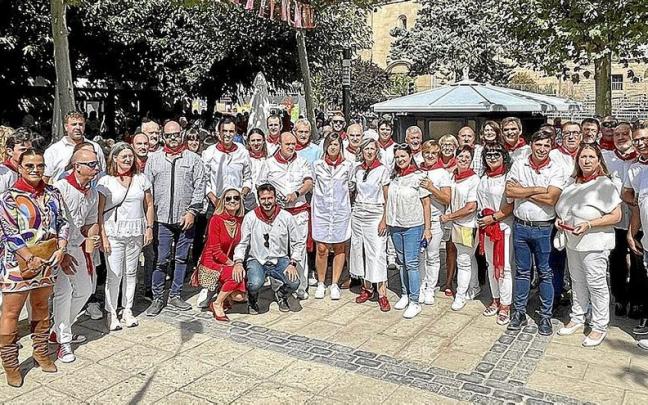 Diversas autoridades forales y locales se acercaron ayer hasta la localidad ribera.