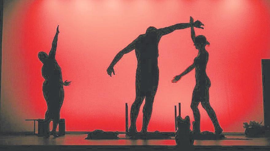 Telebistako sitcom-etan oinarritu dira sortzaileak.