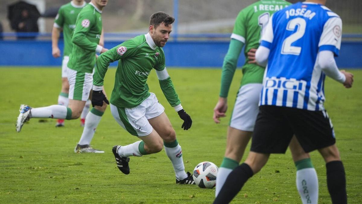 Iriguíbel, en un lance del encuentro ante el Alavés B.