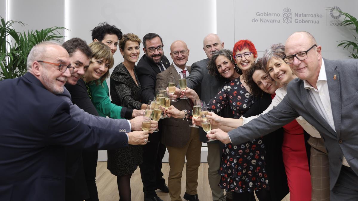 Brindis de María Chivite y su Gobierno con los medios de comunicación de Navarra.