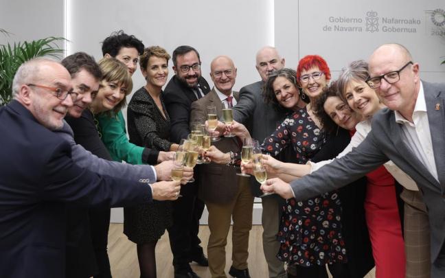 Brindis de María Chivite y su Gobierno con los medios de comunicación de Navarra.
