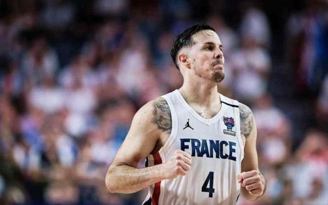 Heurtel, en un partido con la selecci&oacute;n francesa en el Europeo