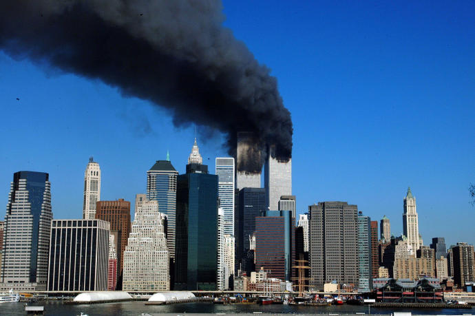Las Torres Gemelas ardiendo tras los atentados del 11-S.