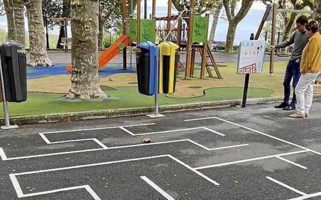 Juegos junto a las papeleras para implicar a los txikis. Juegos junto a las papeleras para implicar a los txikis.
