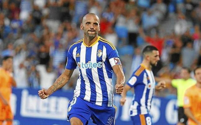 Yuri celebra uno de sus goles con la Ponferradina. Yuri celebra uno de sus goles con la Ponferradina.