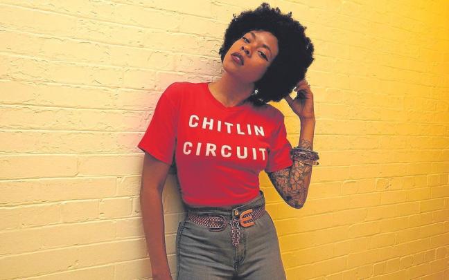 Nikki HIll actúa esta noche en Hell Dorado.