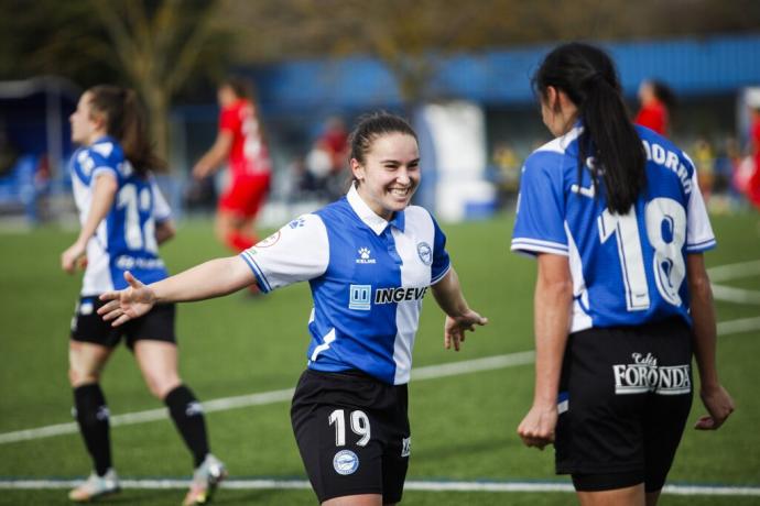 Sara Carrillo celebra un gol en un partido anterior