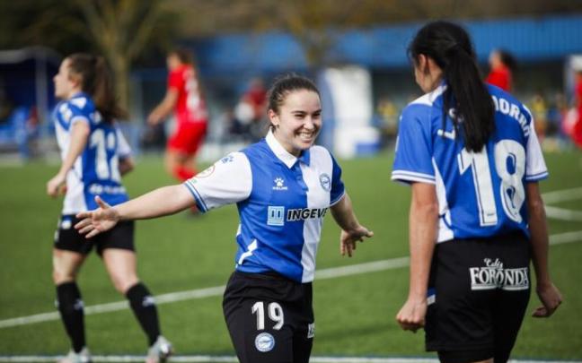 Sara Carrillo celebra un gol en un partido anterior