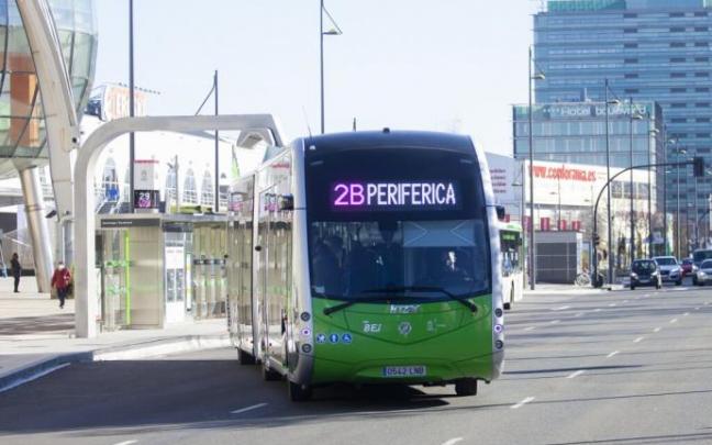 Un BEI circula por las calles de Vitoria. Un BEI circula por las calles de Vitoria.