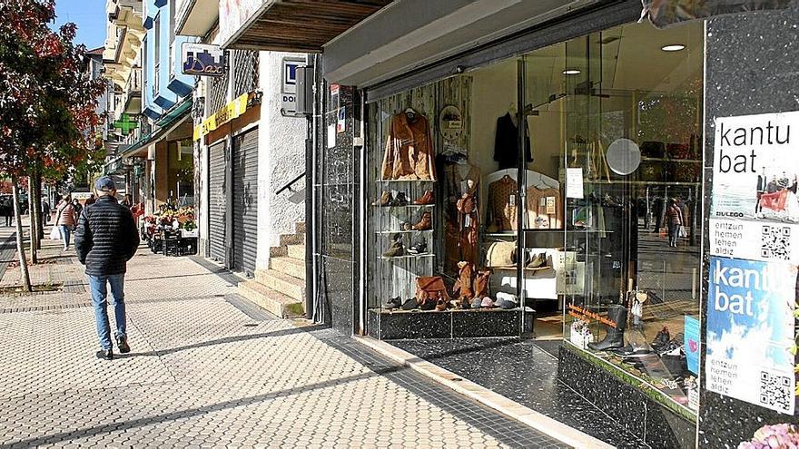 Un establecimiento de la calle Euskadi Etorbidea, arteria comercial de Trintxerpe.