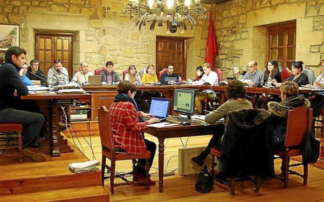 Corporaci&oacute;n municipal de Zarautz en uno de los plenos celebrados anteriormente. | FOTO: N.G.