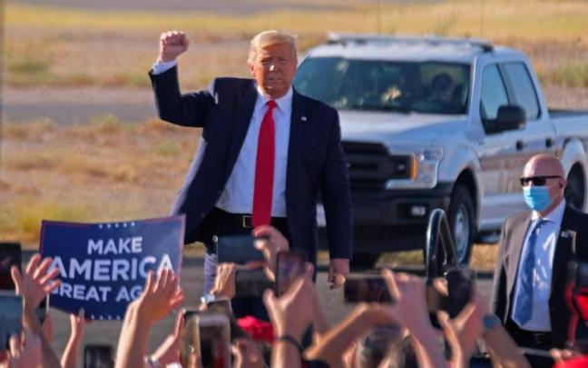 Trump recupera sus cuentas de Instagram y Facebook. Trump recupera sus cuentas de Instagram y Facebook.