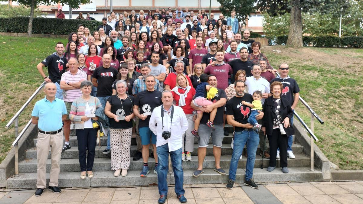 El barrio de Kotarro sali&oacute; a la calle para honrar la labor de Oilargorri Kultur Elkartea.