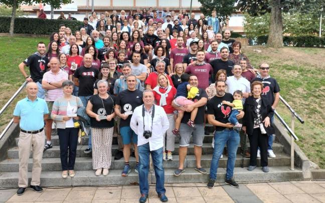 El barrio de Kotarro sali&oacute; a la calle para honrar la labor de Oilargorri Kultur Elkartea.