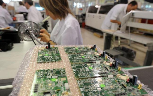 La industria ha sido uno de los sectores económicos que ha liderado la caída del desempleo en Gipuzkoa en septiembre.