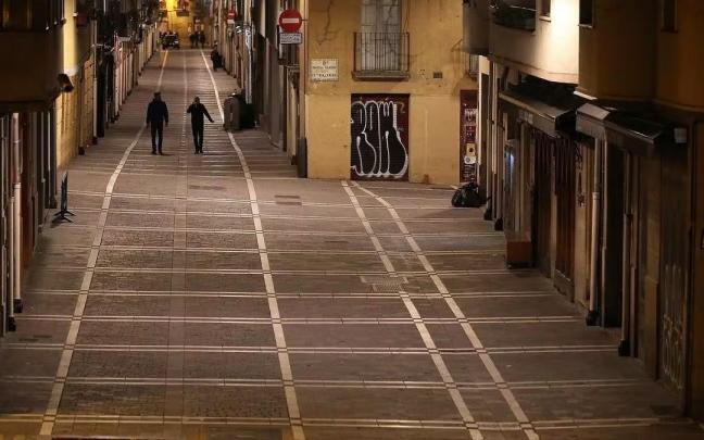 Vista de la calle Calderería de Pamplona, a donde se trasladó Policía Municipal a atender al joven herido