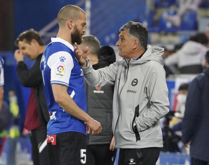 Laguardia y Mendilibar, durante el último partido entre el Alavés y el Sevilla en Mendizorroza.