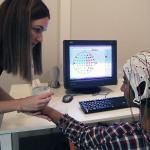 Una voluntaria participa en una investigación del BCBL