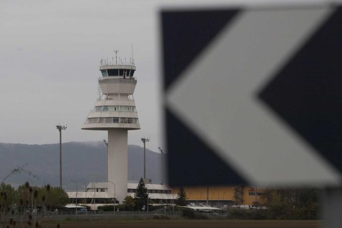 Torre de control del aeropuerto.