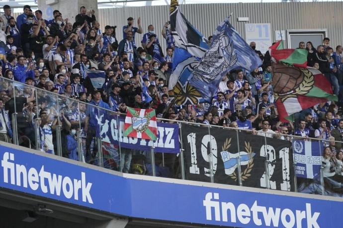 La afición albiazul ya se dejó sentir en el Reale Arena