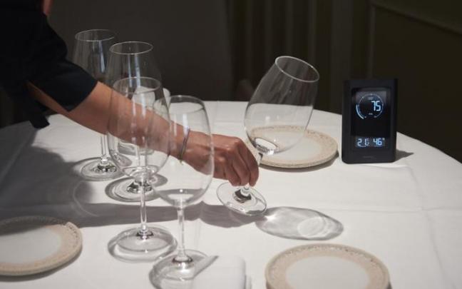 Preparación de una mesa en un restaurante ajeno a esta información.