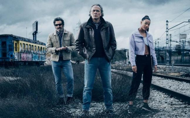 Luis Zahera, José Coronado y Nona Sobo, en ‘Entrevías’.