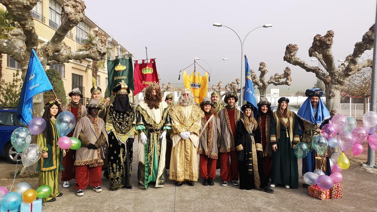 Los Reyes Magos en los exteriores de la Residencia Javier de Elcano