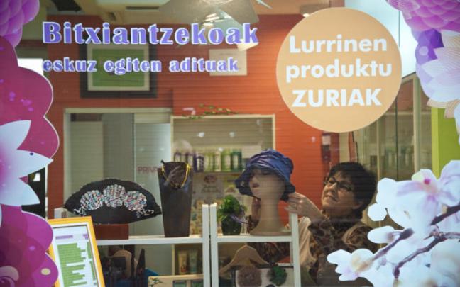 Rótulos en euskera en un comercio.