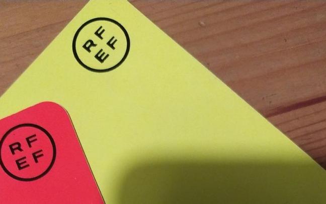 Las tarjetas del árbitro en el partido del Alavés-Villarreal B.